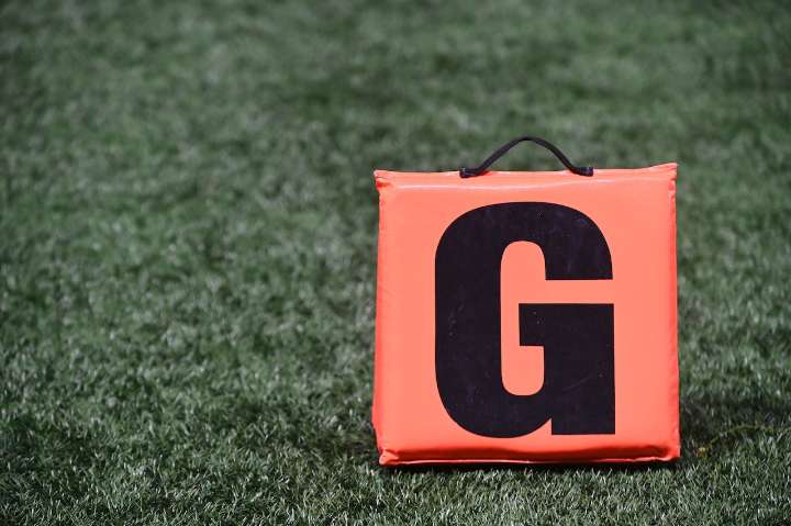 Bandon shrugs off injuries to rumble past Myrtle Point, start 6