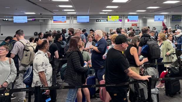 Passengers warned of delays at Toronto's Pearson airport after another CBSA inspection kiosk outage