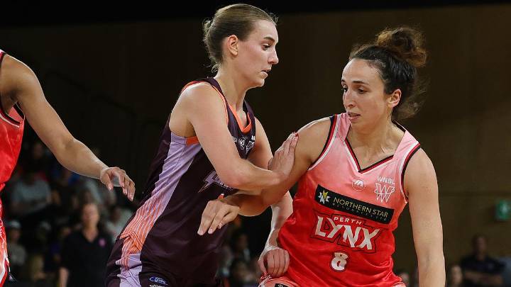 Basketball 
                                          Premium
                                        Veteran Chibba steps up to save Lynx from meltdown in opener