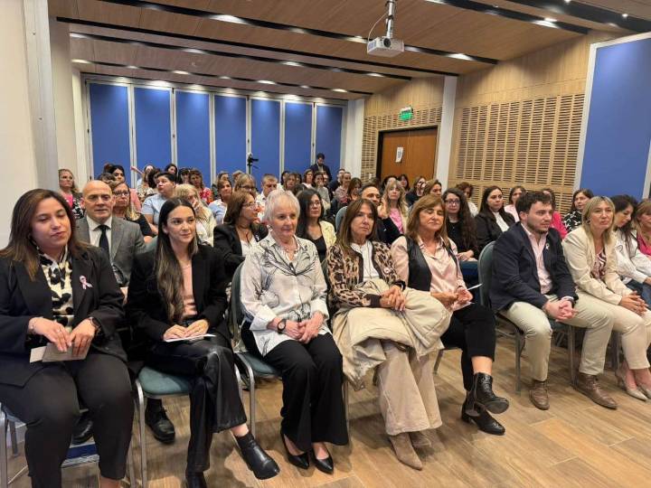 Comenzó el Conversatorio “Octubre Rosa”
