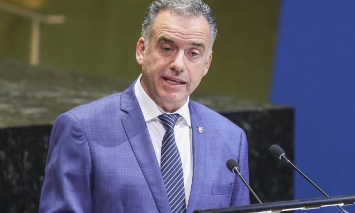 La aprobación de Yamandú Orsi alcanza el 43 % en sus primeros seis meses como presidente