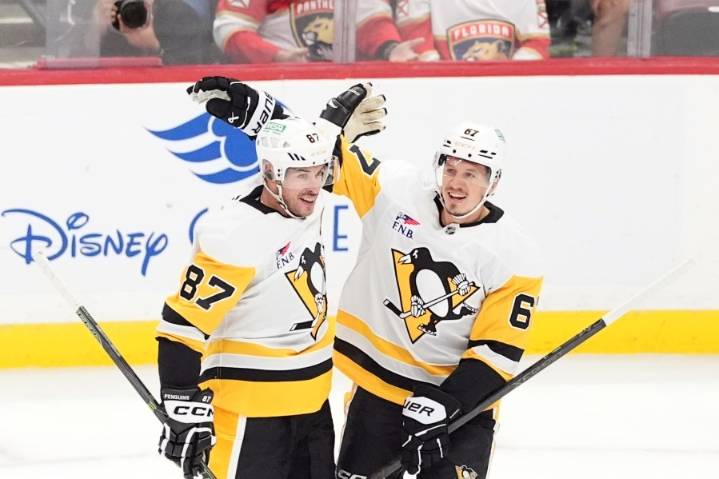 Sidney Crosby's two goals and an assist lead Penguins to 5
