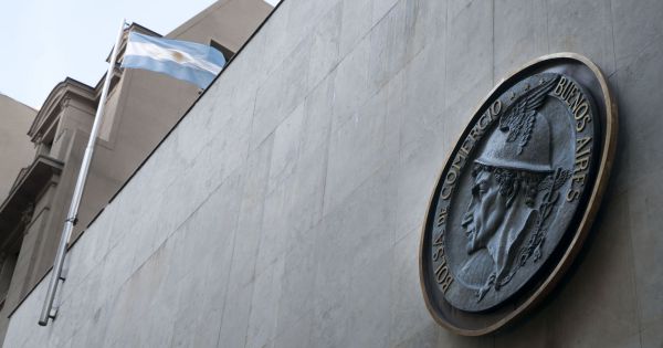 Con una apuesta al repunte de la construcción, amplían capital en la Bolsa