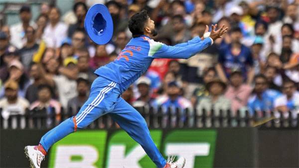 Shreyas Iyer hospitalised in Sydney after rib injury during ODI against Australia
