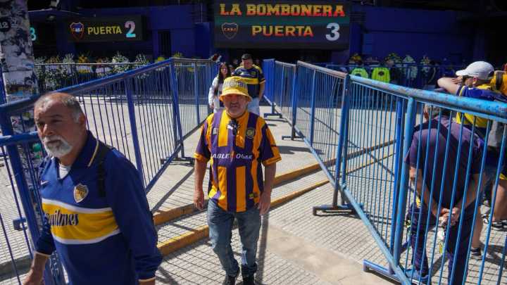 El adiós a Miguel Ángel Russo en La Boca: copado por hinchas y un respetuoso silencio