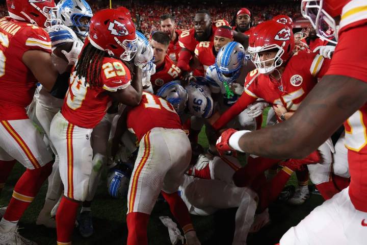 Lions, Chiefs brawl after Kansas City's 30-17 win on Sunday night