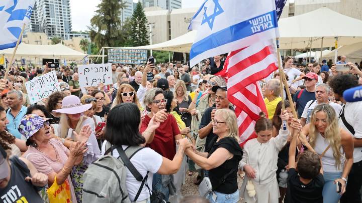 Israel y Hamás firman el acuerdo para implementar la primera fase de la propuesta de paz