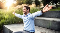 Ni a los 5 ni a los 40: cuál es la impensada edad en la que una persona es más feliz, según la ciencia