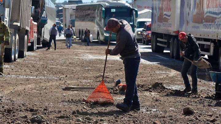 Choque de pipa cargada con diésel afecta vialidad en la carretera Córdoba