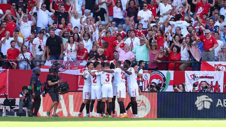 El Sevilla golea al Barça en la primera derrota de los culés en LaLiga (4