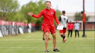 Lucas Bernardi se preocupa por el estado físico de Newell's y el plantel entrena en doble turno