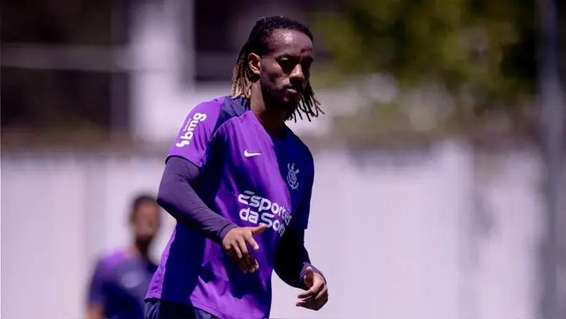 André Carrillo jugó en 1-0 de Corinthinas ante Vitória tras casi tres meses de baja por lesión