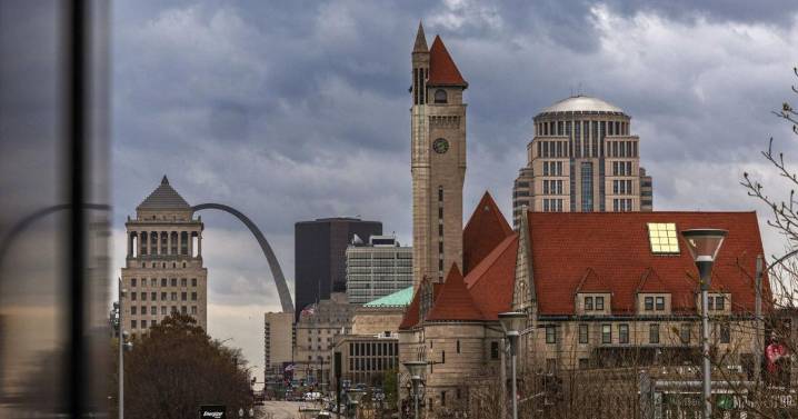 Saturday rain, possible severe storms possible in St. Louis