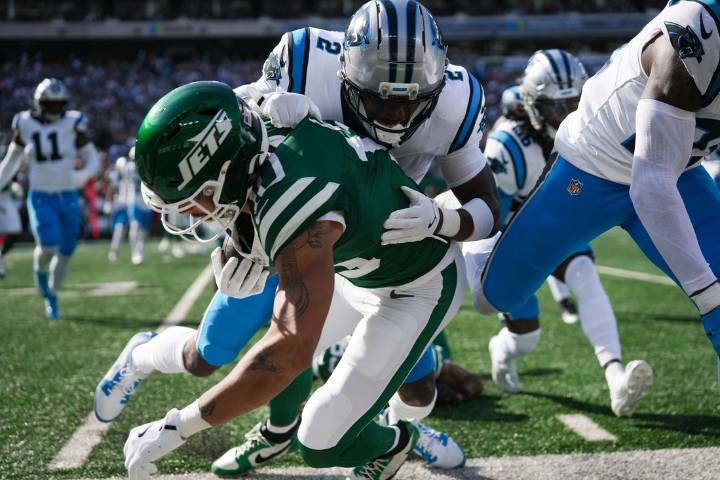 Deadspin | Panthers beat hapless Jets for third straight win