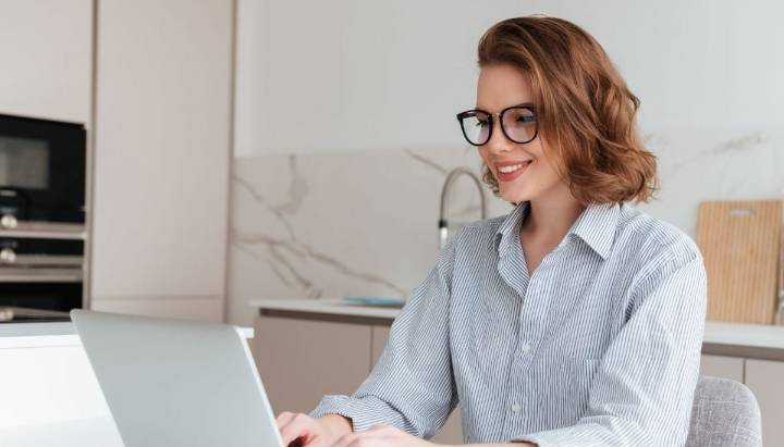 Quedan pocos días para postular: lanzan becas 100% gratuitas en tecnología