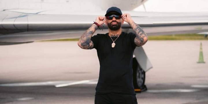 Arcángel llega a Cusco y visita Machu Picchu como parte de su recorrido por las siete maravillas del mundo moderno