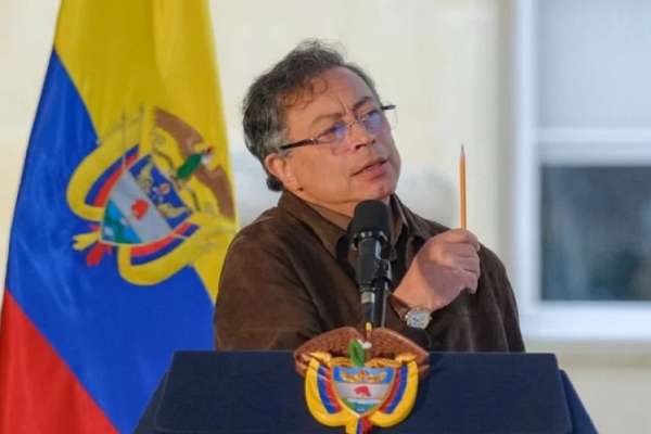 Petro rechaza «codicia petrolera» de EE.UU. y señala a Ecuador como exportador de cocaína