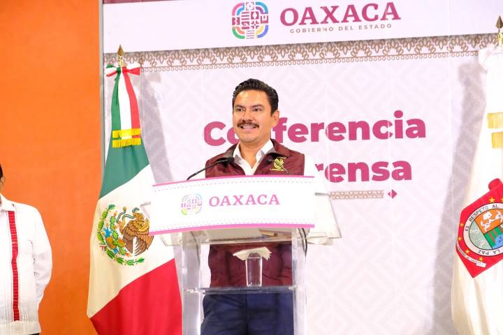 Ray Chagoya anuncia inversión histórica en reencarpetamiento en Oaxaca
