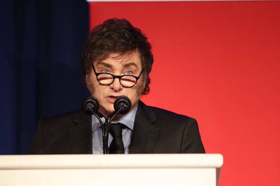 Efecto Milei: Al alza acciones de empresas chilenas que cotizan en Argentina