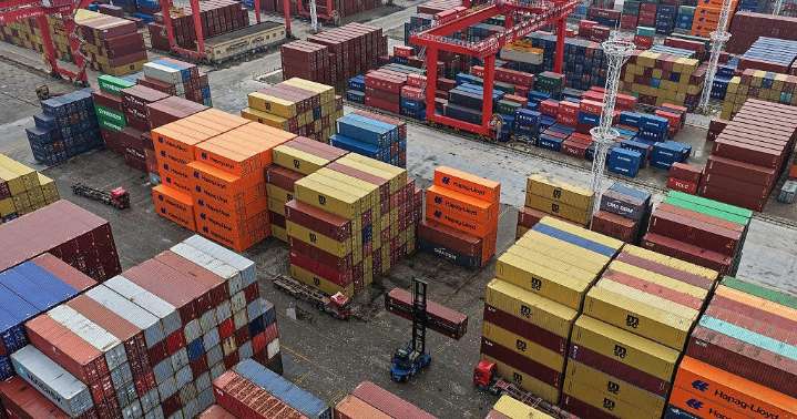 Senate approves Democratic resolution that would block Trump's global tariffs