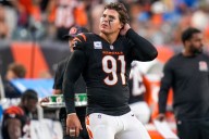 Deadspin | Bengals lose star pass rusher Trey Hendrickson (back) vs. Packers