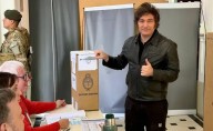 Javier Milei votó en Almagro y se fue sin dar declaraciones