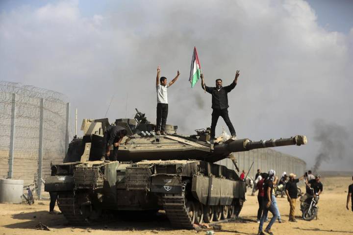 Israel ataca Gaza y acusa a Hamas de ‘flagrante’ violación del alto el fuego en gran prueba de la tregua mediada por EE.UU.