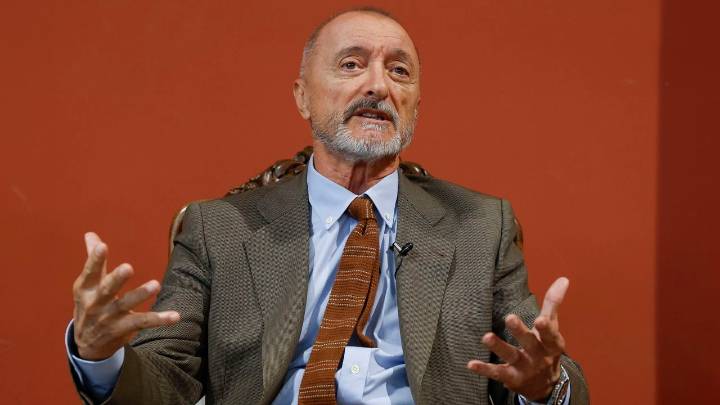 Pérez-Reverte, sobre la polémica entre la RAE y el Cervantes: «Las guerras son malas»
