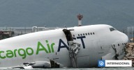 Dos muertos tras accidente de avión de carga en aeropuerto de Hong Kong: aeronave cayó al mar