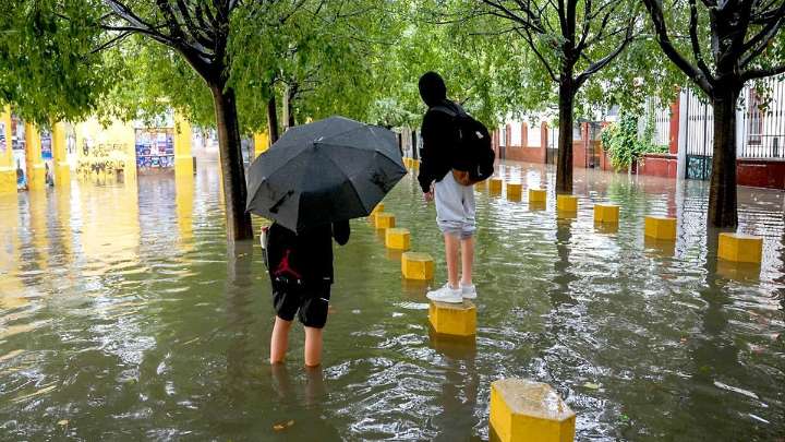 La tromba de agua histórica que sumió a Sevilla en un caos: 115 litros por metro cuadrado sin aviso rojo