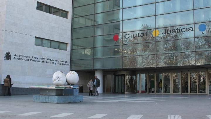 Piden siete años y medio de cárcel para un hombre por "abusar del nieto de su pareja de forma continuada" en Xàtiva
