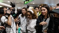 Las activistas de Podemos de la flotilla pro-Gaza llegan al aeropuerto