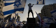 Renewed fighting tests Gaza ceasefire and Israel briefly halts aid