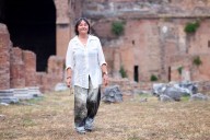 La repressió i els desnonaments són el pa de cada dia en la distopia d’Ali Smith, ‘Gliff’