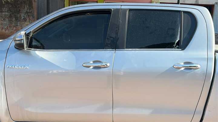 Balearon la camioneta de Juan Manuel Urtubey en plena gira electoral