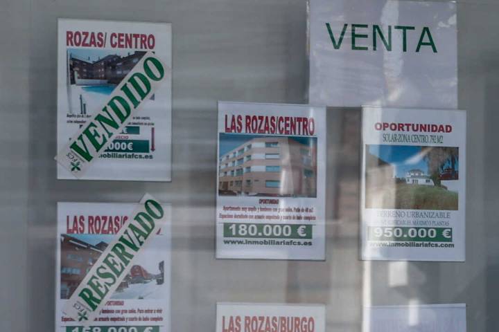 El mercado de la vivienda muestra signos de pausa tras caer un 1,3% en agosto