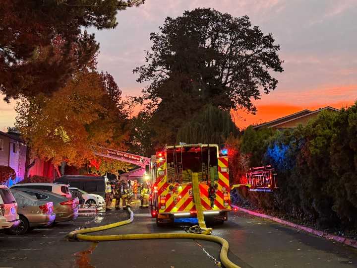 2 rescued in Beaverton apartment complex fire; 4 people injured in blaze