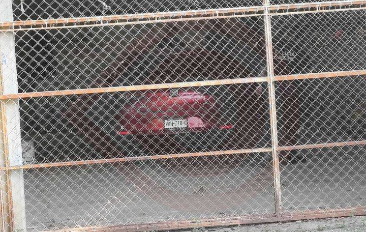 Confusión por auto en cochera ajena moviliza a la policía en Los Filtros