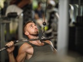 "Voy al gimnasio, pero no veo resultados": un entrenador explica los 5 errores más frecuentes