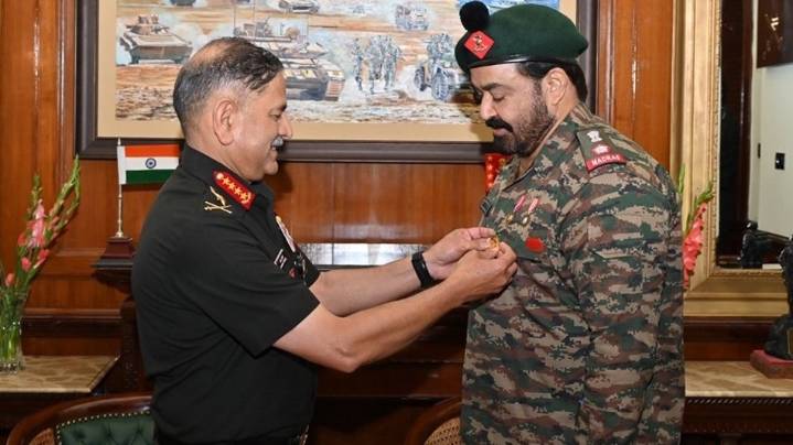 Mohanlal meets Army Chief in Delhi, receives commendation for Dadasaheb Phalke win