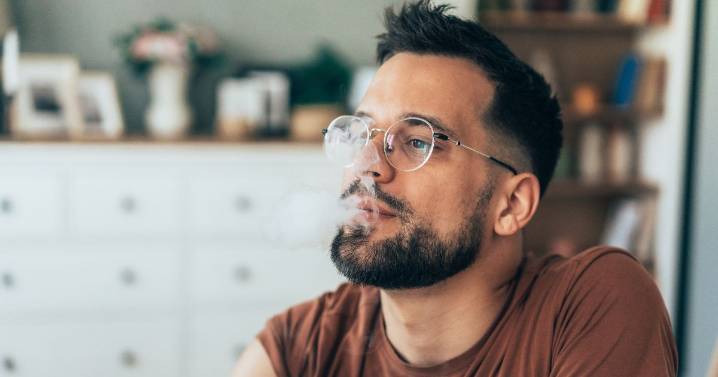 Doctors issue stark message to anyone who shares vape on night out