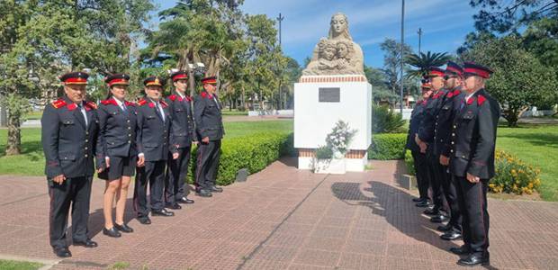 Como cada año los bomberos de General Pinto homenajearon a las madres en su Día