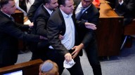El momento en que dos legisladores fueron expulsados del discurso de Trump por pedir que “reconozcan a Palestina”