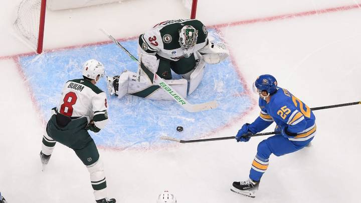 Gustavsson makes 26 saves, Wild shut out Blues in season opener
