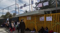 Encapuchados bloquean accesos a la Prepa 5 de la UNAM
