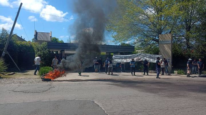 Trabajadores de ILVA escracharon los countries donde viven los directivos