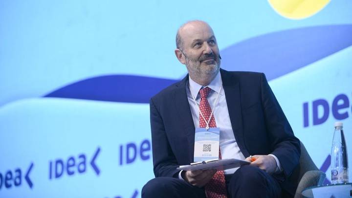 Qué dijo Sturzenegger sobre la posibilidad de ampliar la jornada laboral