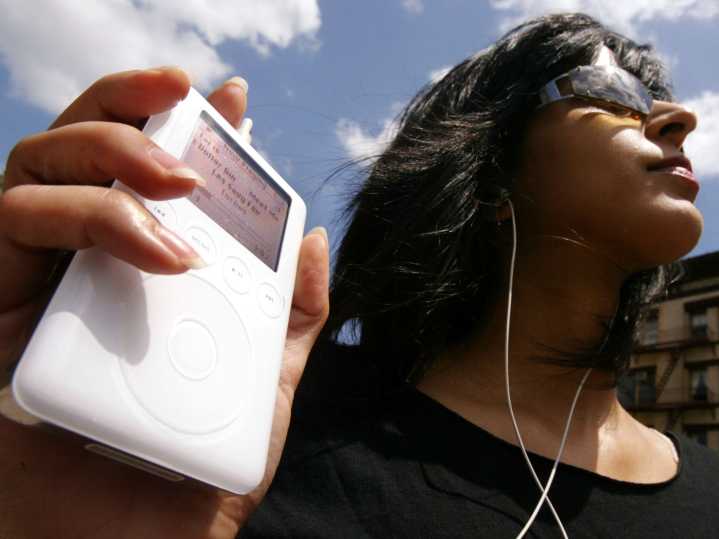 Dear Tim Cook: Please bring back the iPod.