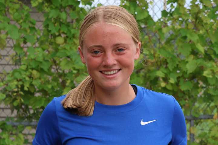 Girls Tennis: Mithun wins final match of season
