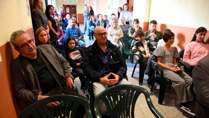 El colegio de A Coruña que no puede crecer amplía su "corazón" con ayuda de niños y familias